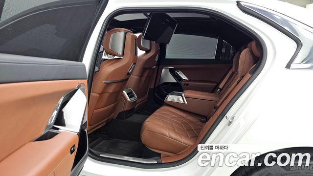 BMW 7 Series (G70) 740i sDrive Design Pure Excellence 2023 — фото 16