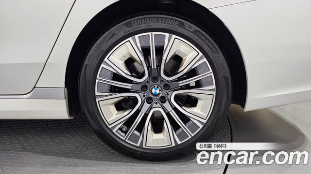BMW 7 Series (G70) 740i sDrive Design Pure Excellence 2023 — фото 27