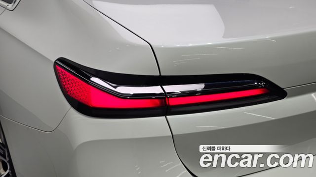 BMW 7 Series (G70) 740i sDrive Design Pure Excellence 2023 — фото 29