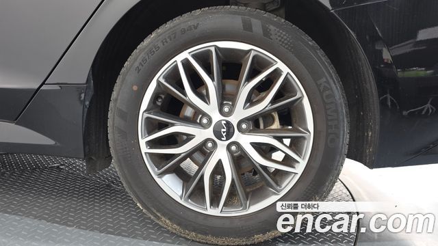 Kia K5 (III) 2.0 Noblesse 2023 — фото 21