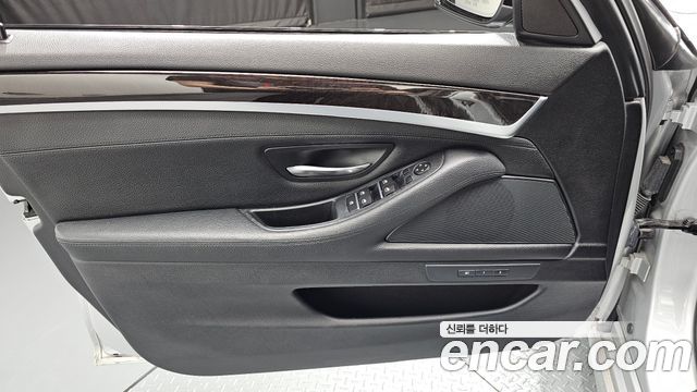 BMW 5 Series (F10) 528i xDrive M Aero Dynamic 2016 — фото 24
