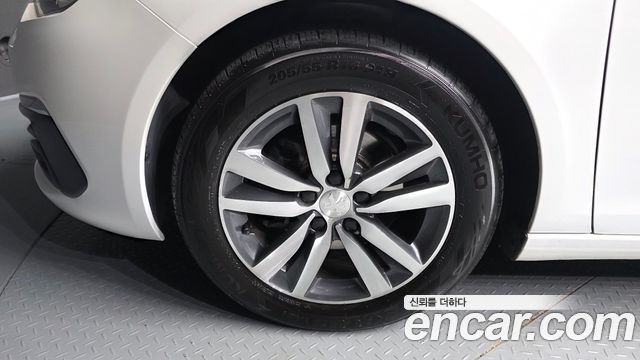 Peugeot 308 (II) 1.5 BlueHDi Allure 2019 — фото 5
