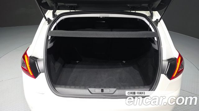 Peugeot 308 (II) 1.5 BlueHDi Allure 2019 — фото 20