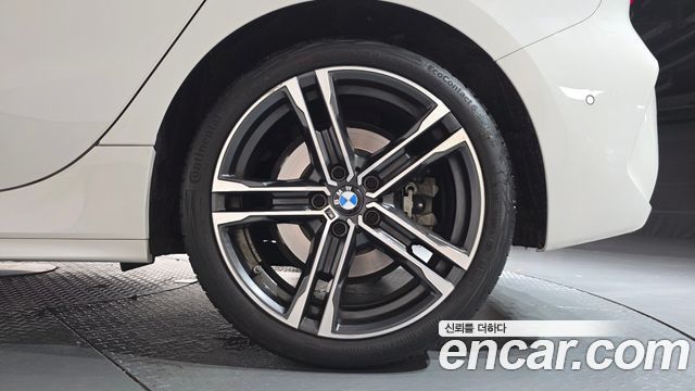 BMW 1 Series (F40) 120i M Sports 2023 — фото 21