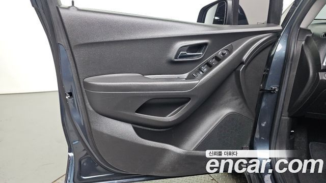 Chevrolet Trax 1.4 Premier 2020 — фото 30