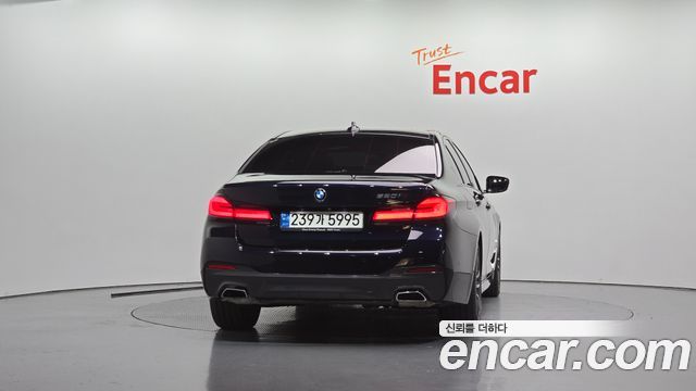 BMW 5 Series (G30) 520i M Sport 2023 — фото 4