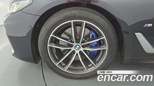 BMW 5 Series (G30) 520i M Sport 2023 — фото 5