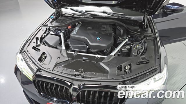 BMW 5 Series (G30) 520i M Sport 2023 — фото 6