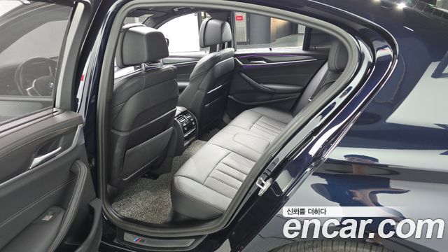 BMW 5 Series (G30) 520i M Sport 2023 — фото 11