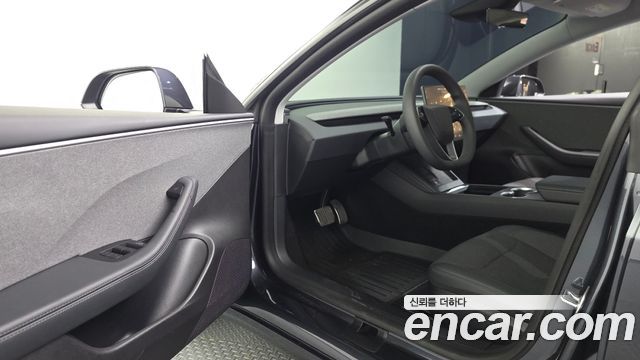 Tesla Model 3 Standard RWD 2026 — фото 10