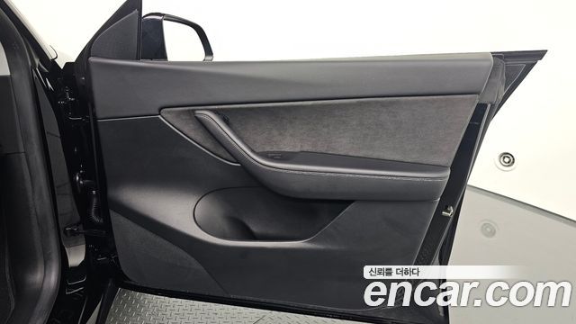 Tesla Model Y Long Range AWD 2021 — фото 30