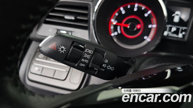 KG Mobility (SsangYong) Tivoli Air Diesel IX 2WD 2017 — фото 32