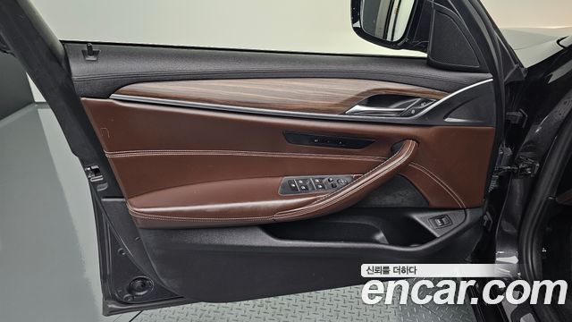 BMW 5 Series (G30) 520d xDrive Luxury Plus 2018 — фото 24