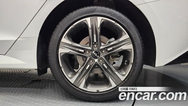 Kia K5 (III) 2.0 Noblesse 2023 — фото 21