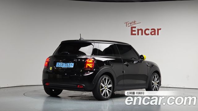 MINI Cooper Electric SE Classic 3rd 2022 — фото 2