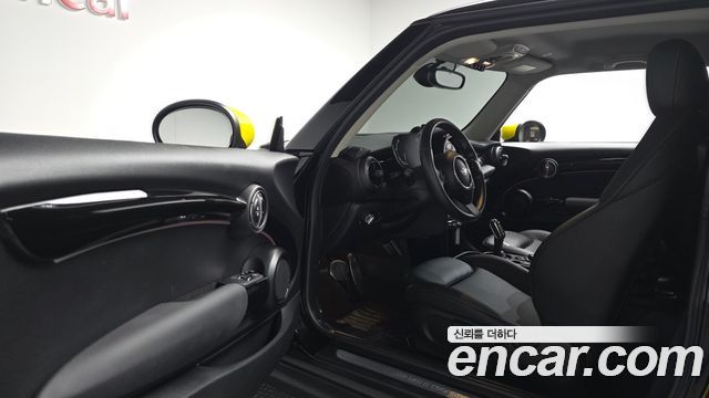 MINI Cooper Electric SE Classic 3rd 2022 — фото 10