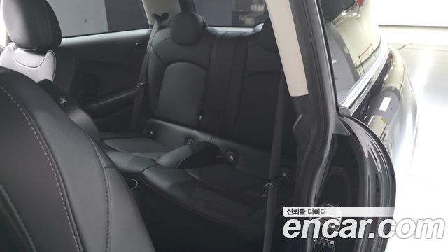 MINI Cooper Electric SE Classic 3rd 2022 — фото 12