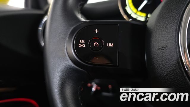 MINI Cooper Electric SE Classic 3rd 2022 — фото 18