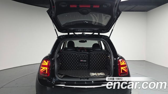 MINI Cooper Electric SE Classic 3rd 2022 — фото 20