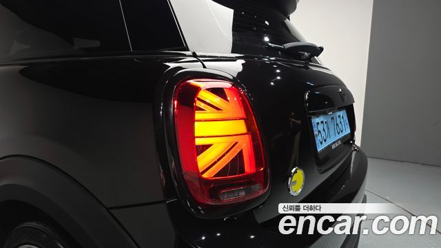 MINI Cooper Electric SE Classic 3rd 2022 — фото 23