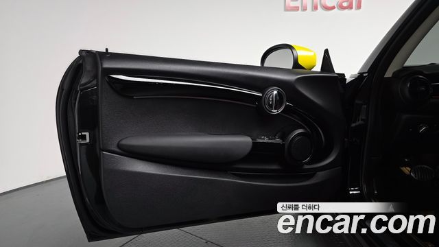 MINI Cooper Electric SE Classic 3rd 2022 — фото 24