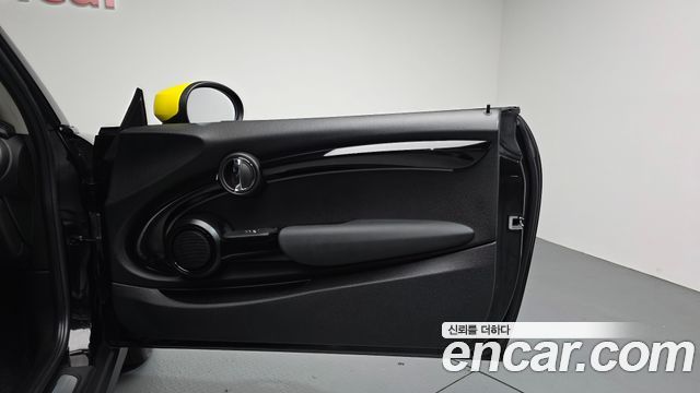 MINI Cooper Electric SE Classic 3rd 2022 — фото 25