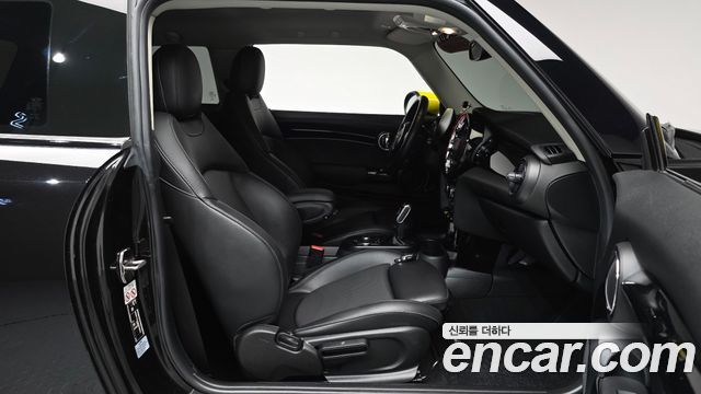 MINI Cooper Electric SE Classic 3rd 2022 — фото 26