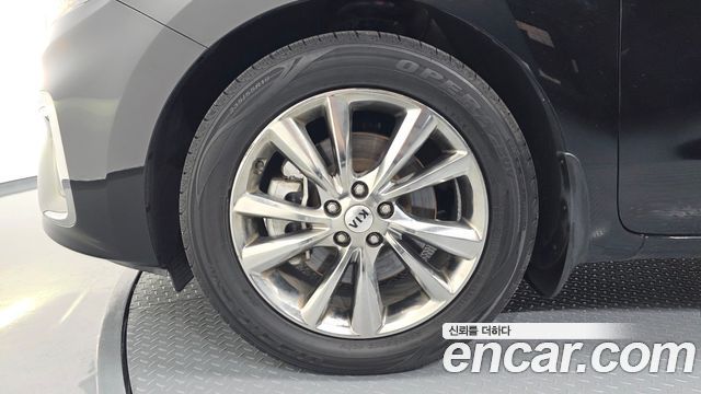 Kia Carnival 9-Seater Noblesse Special 2019 — фото 5