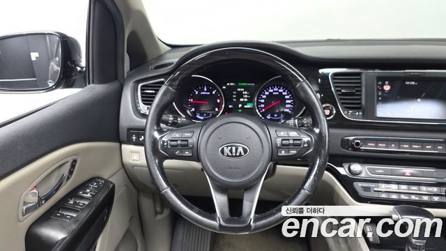 Kia Carnival 9-Seater Noblesse Special 2019 — фото 16