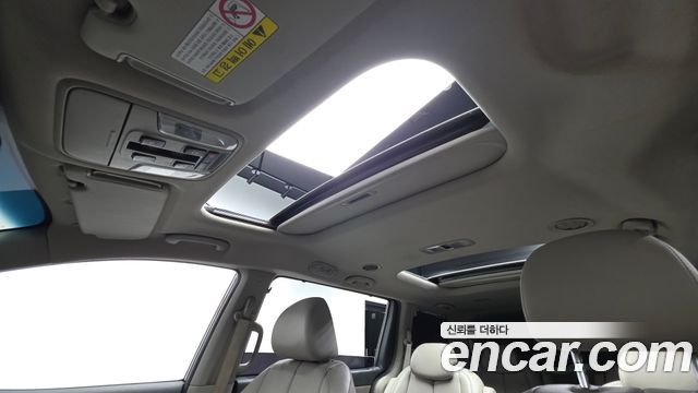 Kia Carnival 9-Seater Noblesse Special 2019 — фото 18