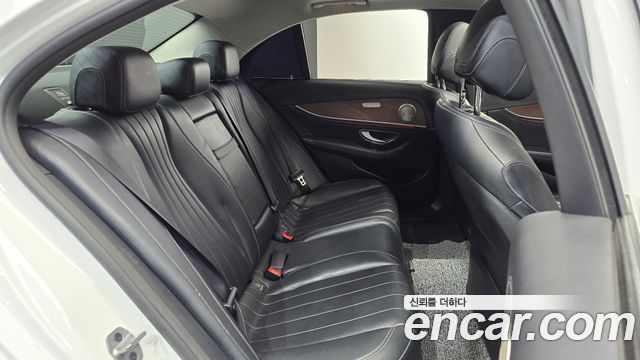 Mercedes-Benz E-Class (W213) E220d Exclusive 2018 — фото 11