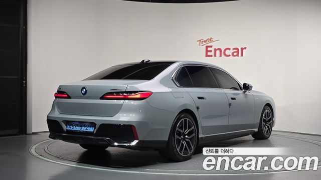 BMW i7 (G70) xDrive 60 M sport 2023 — фото 2