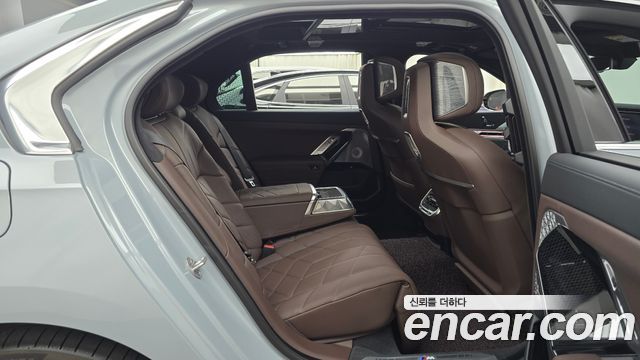 BMW i7 (G70) xDrive 60 M sport 2023 — фото 16