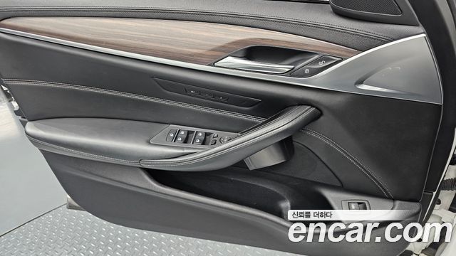 BMW 5 Series (G30) 520d M Sport Package Plus 2017 — фото 24