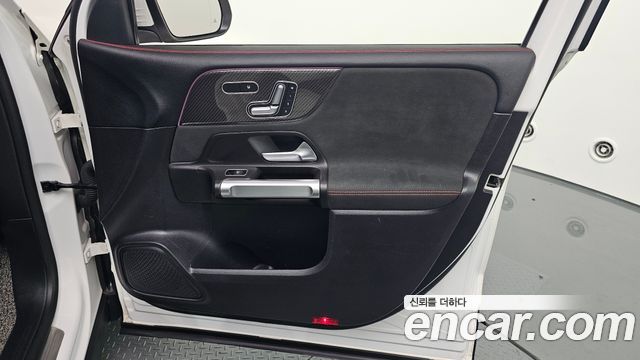 Mercedes-Benz GLB-Class (X247) GLB250 4MATIC 2021 — фото 24