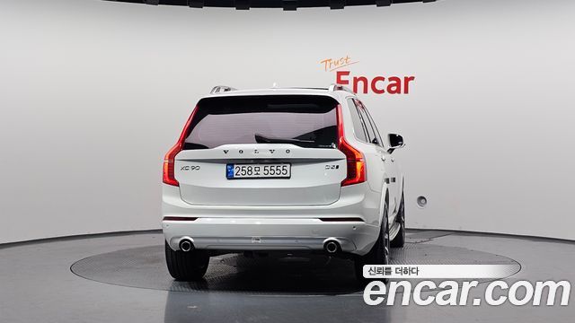 Volvo XC90 (II) D5 Momentum 2017 — фото 4
