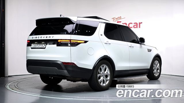 Land Rover Discovery 5 2.0 SD4 SE 2019 — фото 2
