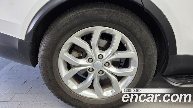 Land Rover Discovery 5 2.0 SD4 SE 2019 — фото 5