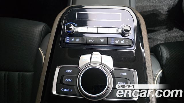 Genesis G90 3.3 T AWD Premium 2019 — фото 19