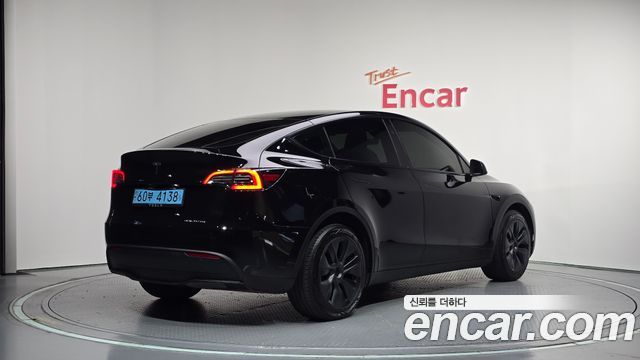 Tesla Model Y Long Range AWD 2024 — фото 2