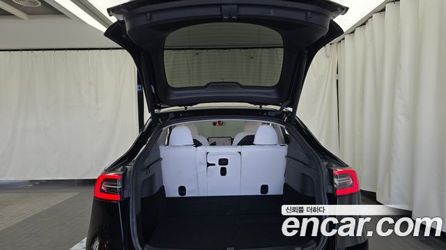 Tesla Model Y Long Range AWD 2024 — фото 17