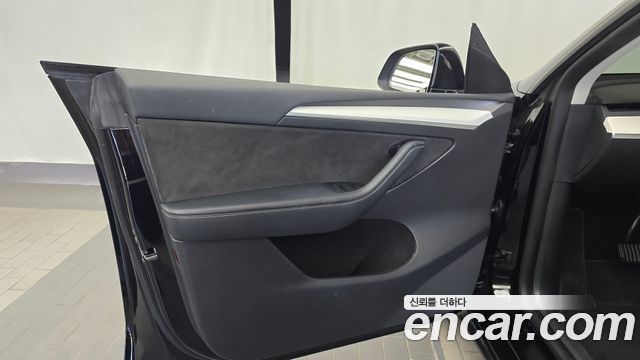 Tesla Model Y Long Range AWD 2024 — фото 24