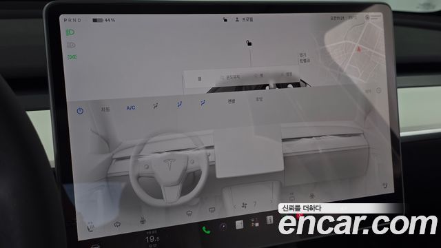 Tesla Model Y Long Range AWD 2024 — фото 32