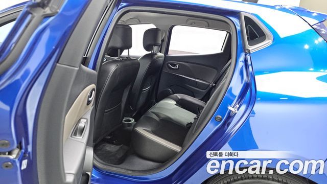 Renault Korea Clio Intens 2018 — фото 12