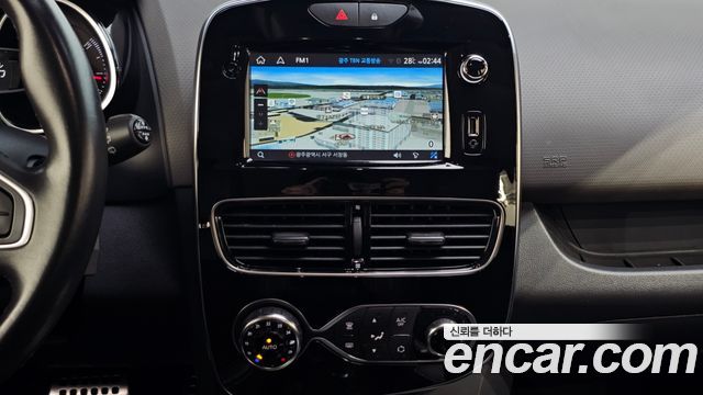 Renault Korea Clio Intens 2018 — фото 13