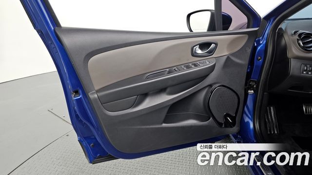 Renault Korea Clio Intens 2018 — фото 24