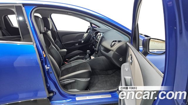 Renault Korea Clio Intens 2018 — фото 26