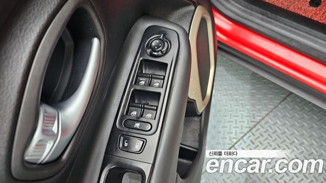 Jeep Renegade 2.0 Diesel Limited AWD 2017 — фото 17