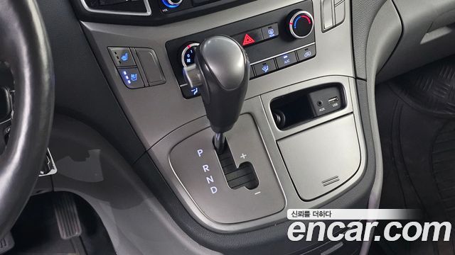 Hyundai Grand Starex Van 5-Seater Modern 2021 — фото 9