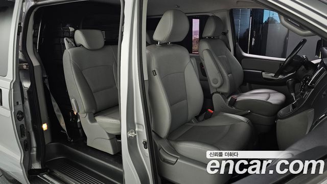 Hyundai Grand Starex Van 5-Seater Modern 2021 — фото 11
